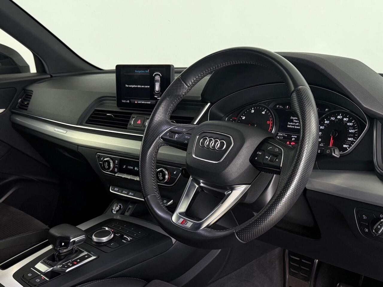 Audi Q5 thumbnail Interior Front