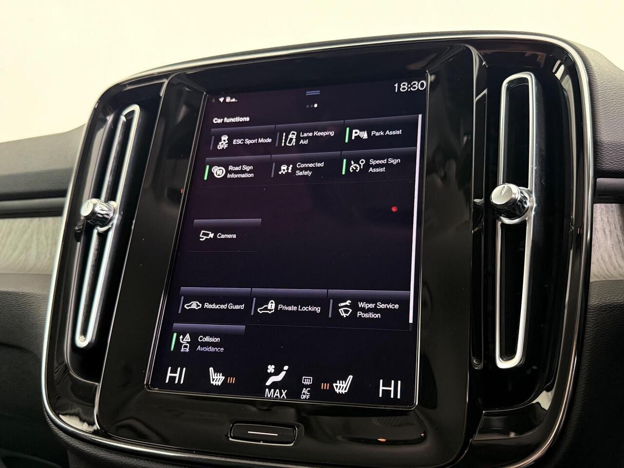 Volvo XC40 thumbnail Infotainment System