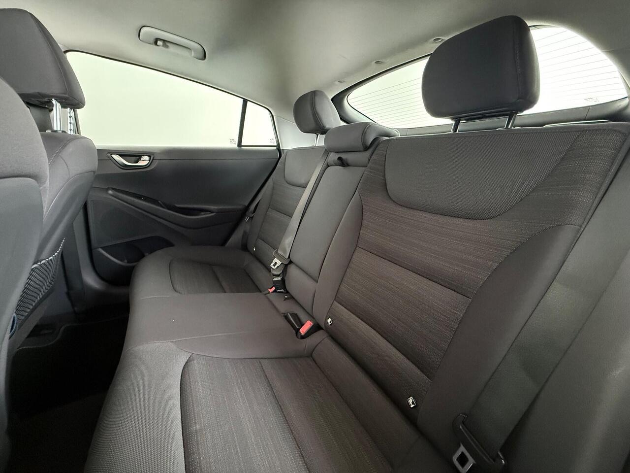 Hyundai IONIQ thumbnail Seats Rear