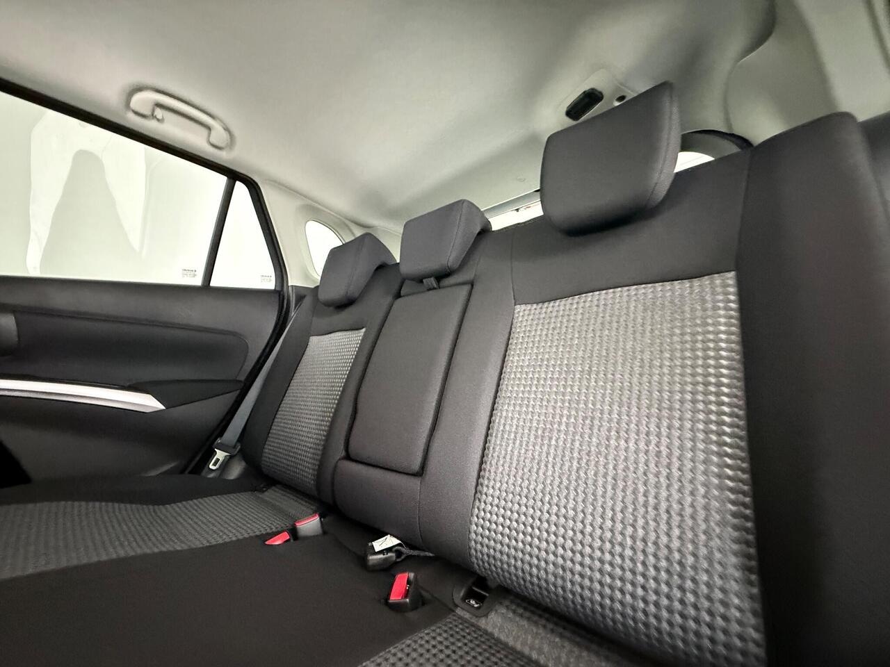 Suzuki S-Cross thumbnail Seats Rear