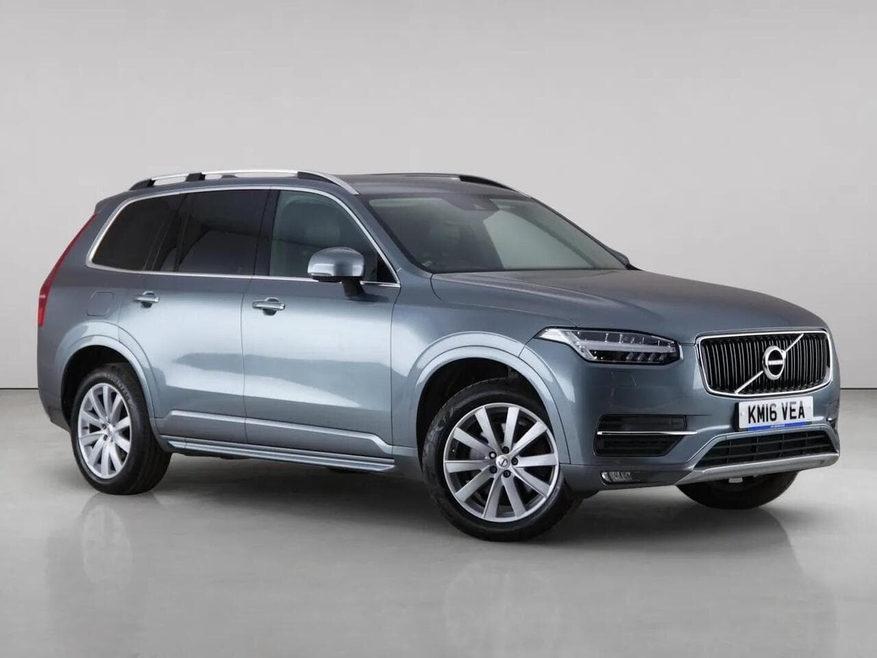 Volvo XC90 - Volvo XC90 2.0 D5 Momentum Geartronic 4WD Euro 6 (s/s) 5dr