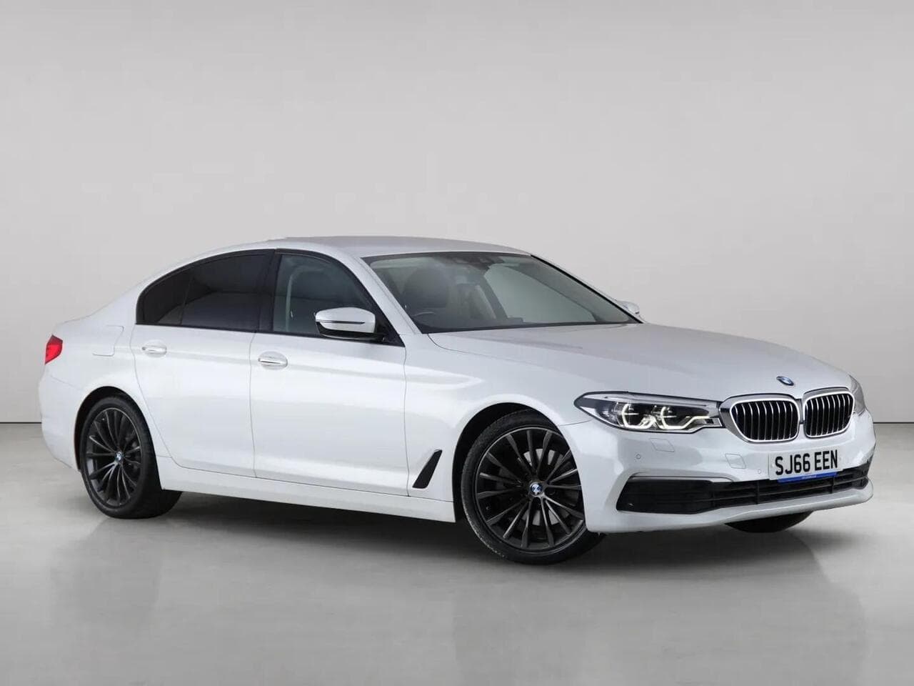 BMW 5 Series - BMW 5 Series 2.0 520d SE Auto Euro 6 (s/s) 4dr